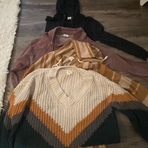 ***FOUR*** BKE Sweaters